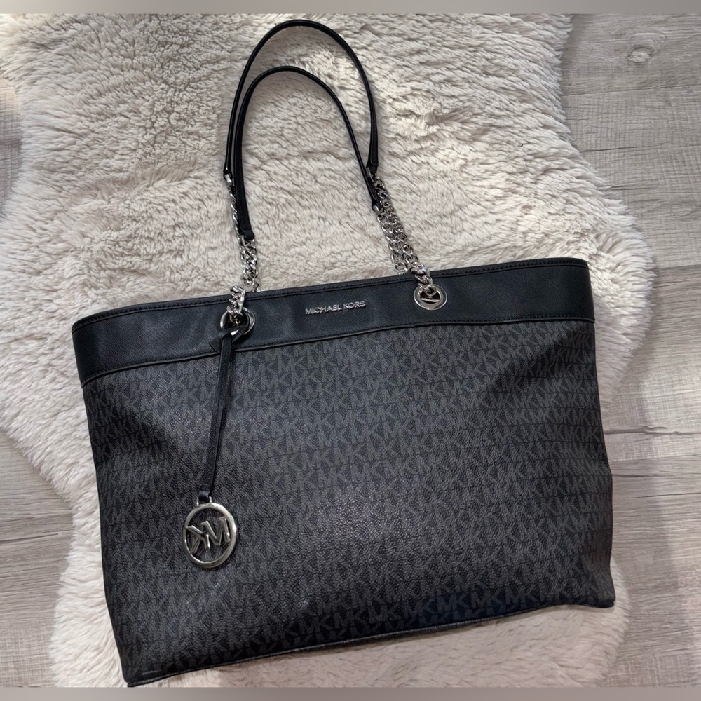 Michael Kors Shania Large Jet Set Chain Tote Black and Silver